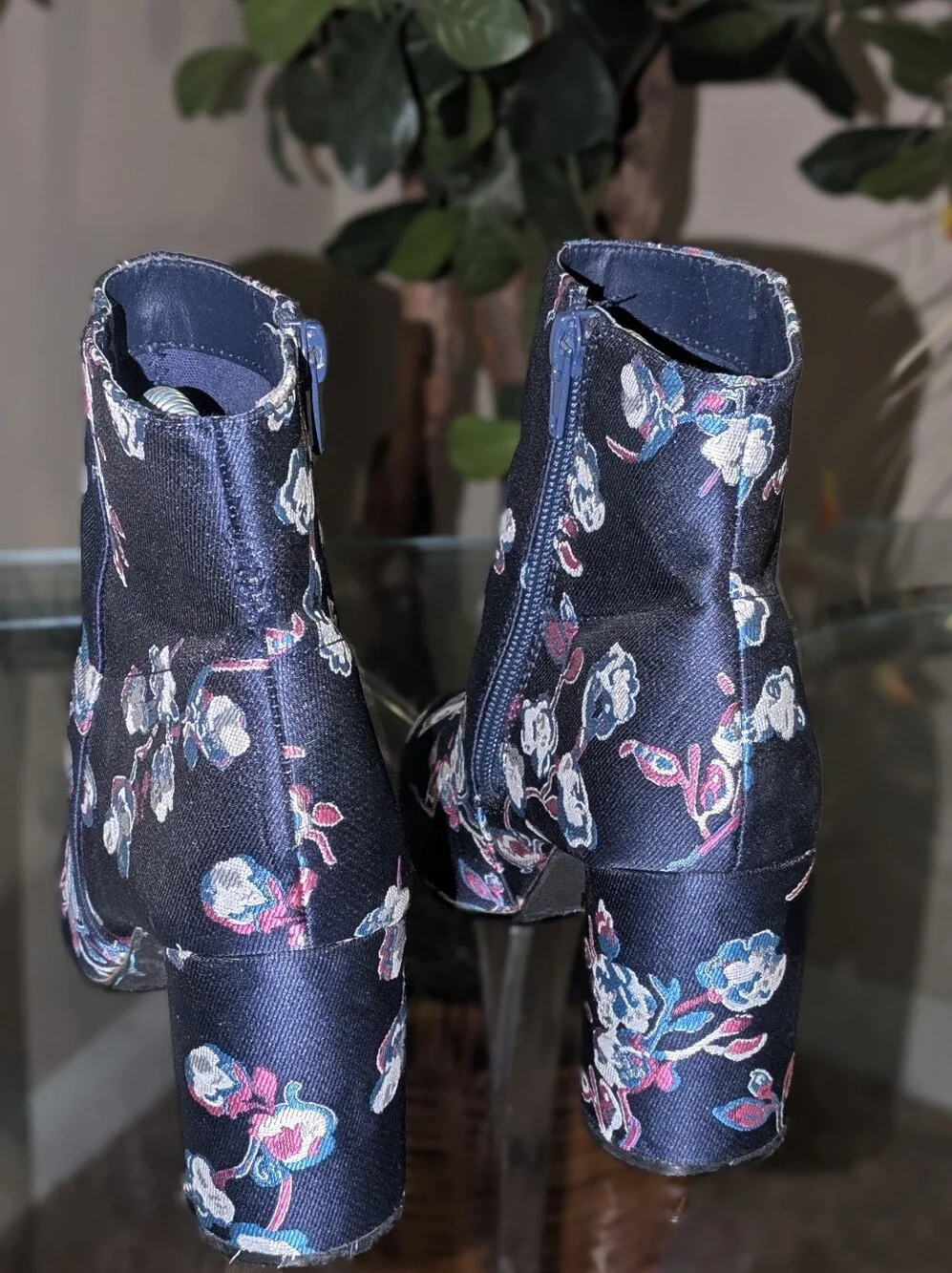 💥FINAL💥Urban Outfitters Black Floral Embroidered Ankle Boots - Picture 7 of 8